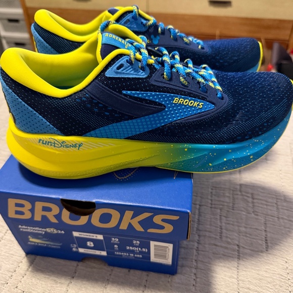 Brooks Adreneline GTS 24 RunDisney Size 8 - Picture 1 of 7